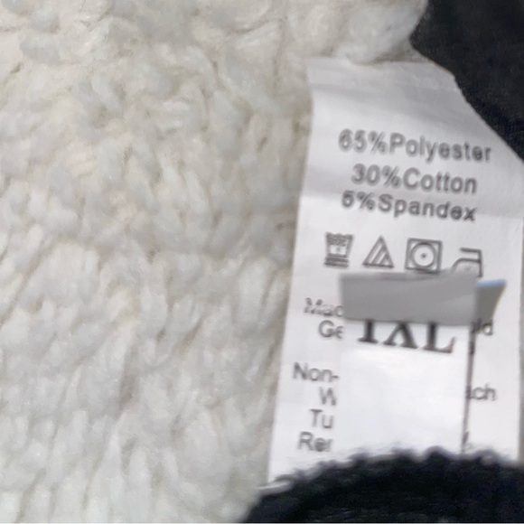 SHEIN cropped‎ spaghetti strap top with green snakes🐍 - Picture 5 of 6